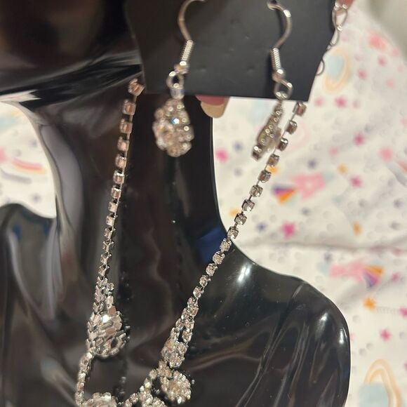 Paparazzi Silver Necklace with Crystal Clusters - Picture 6 of 15